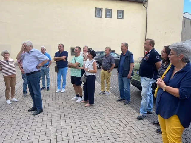 Mitglieder der Sportfreunde Goldgrube bei einer Altstadtführung mit Manfred Kniffke