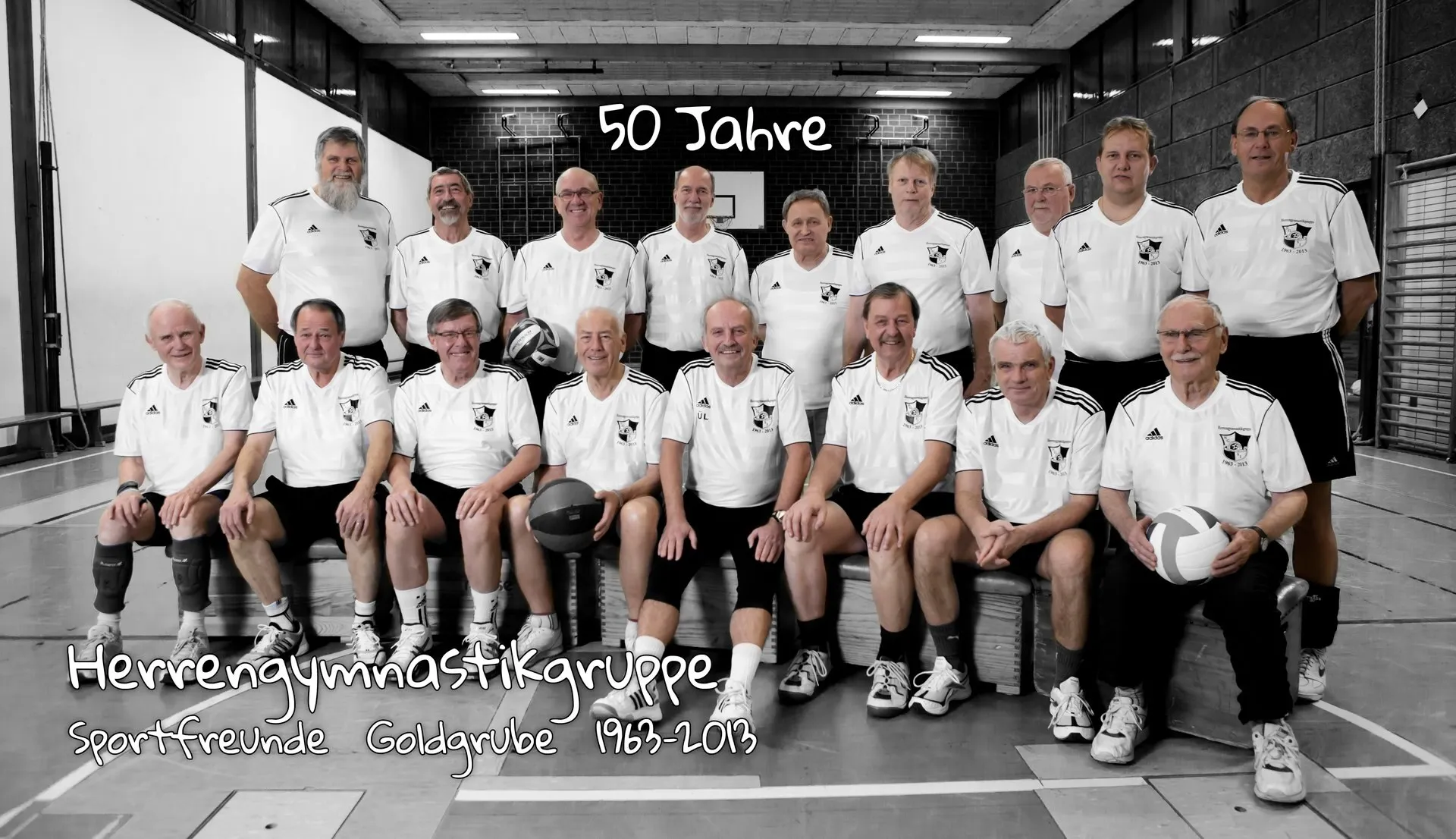 Gruppenfoto der Herrengymnastikgruppe zum 50-jährigen Bestehen